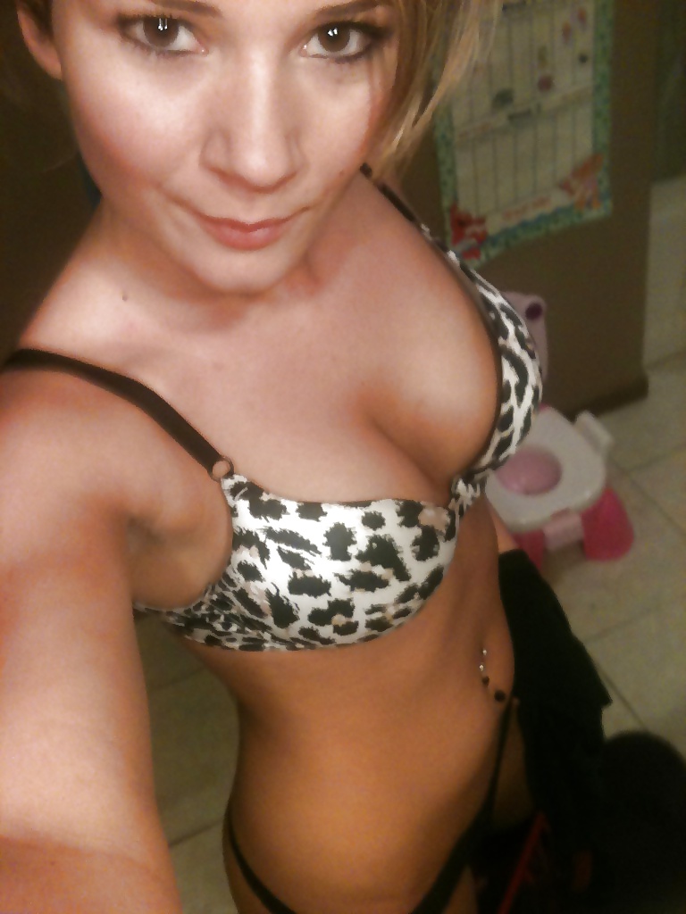 brunette panties selfie