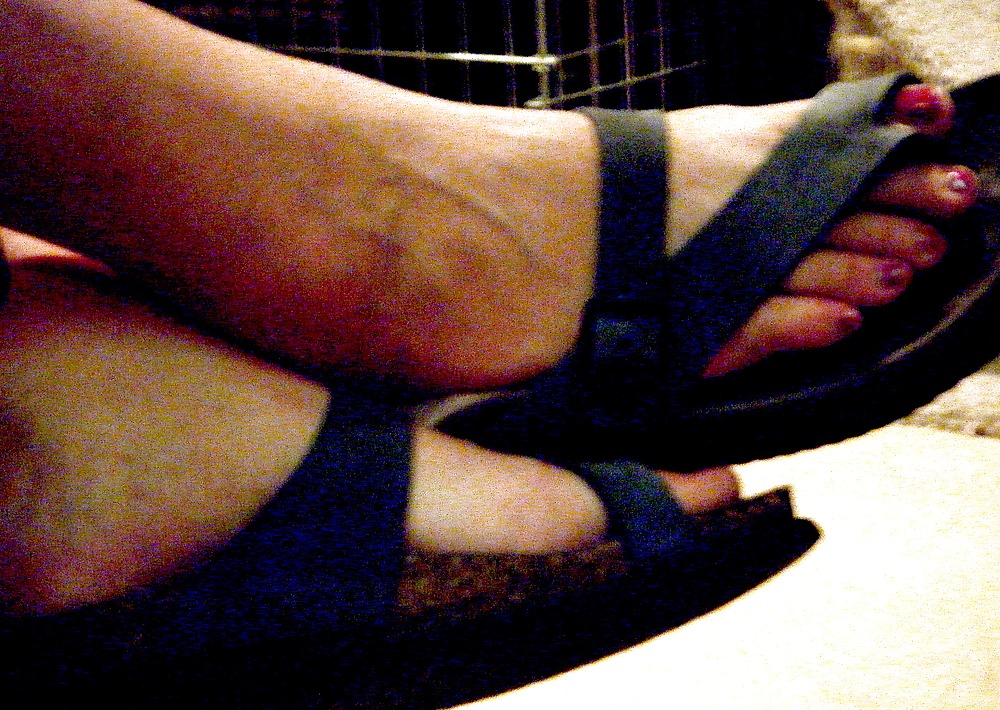 XXX Pretty Women's Feet in Strappy Heels - No Trannies