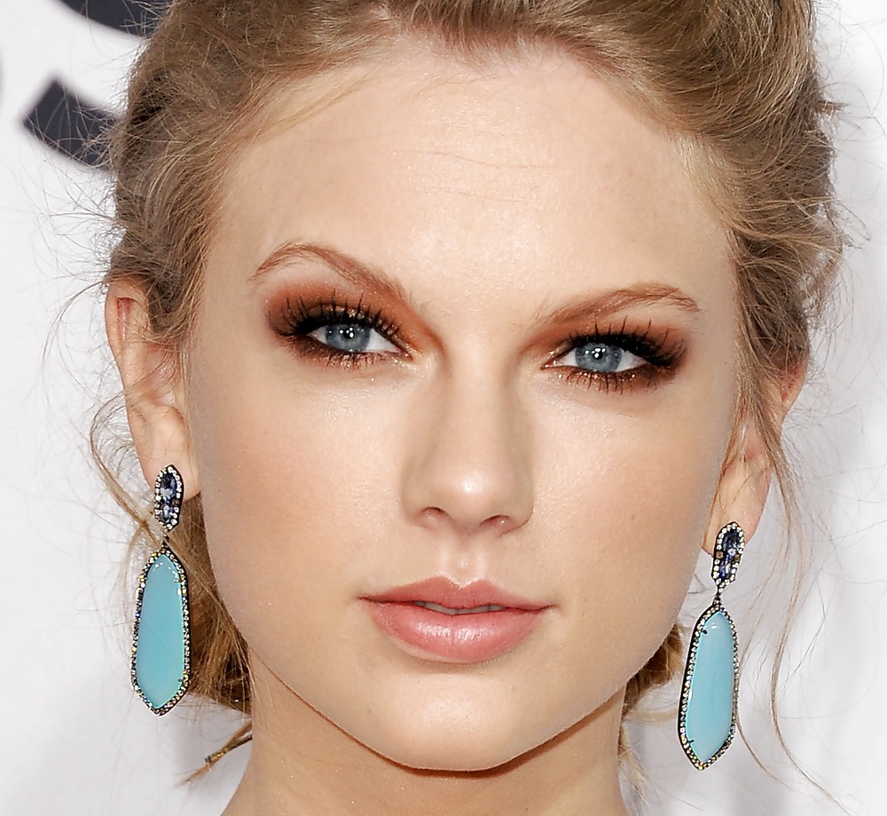 XXX Taylor Swift