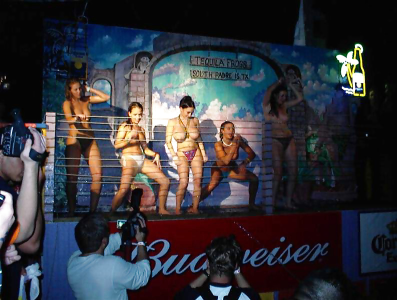 XXX Flashing huge tits at spring break