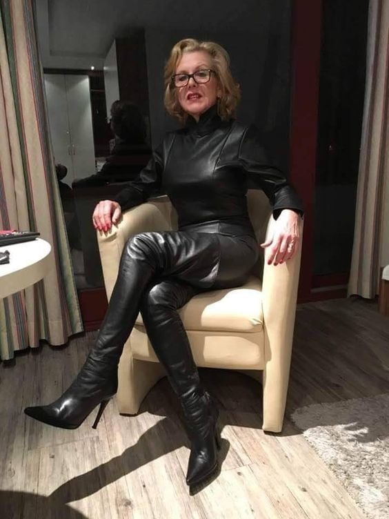 Milf Catsuit And Thigh Boots 16 Pi