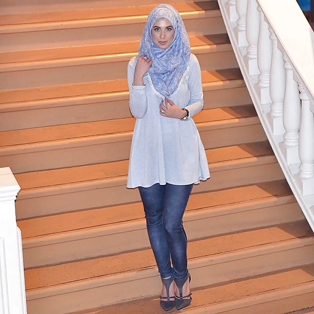 XXX Do you want more of this sexy hijabi girl ?