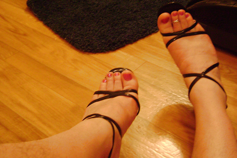 XXX painted toes