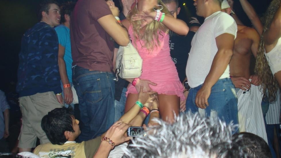 Crowd upskirt pictures — pic 4