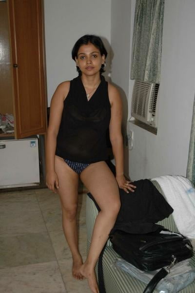 XXX Madhu Sharma - Indian Wife's Candid Nude and Sex Pics