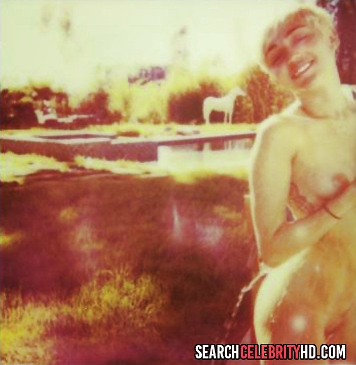 Miley Cyrus Naked Showing Full Frontal In V Magazine 13