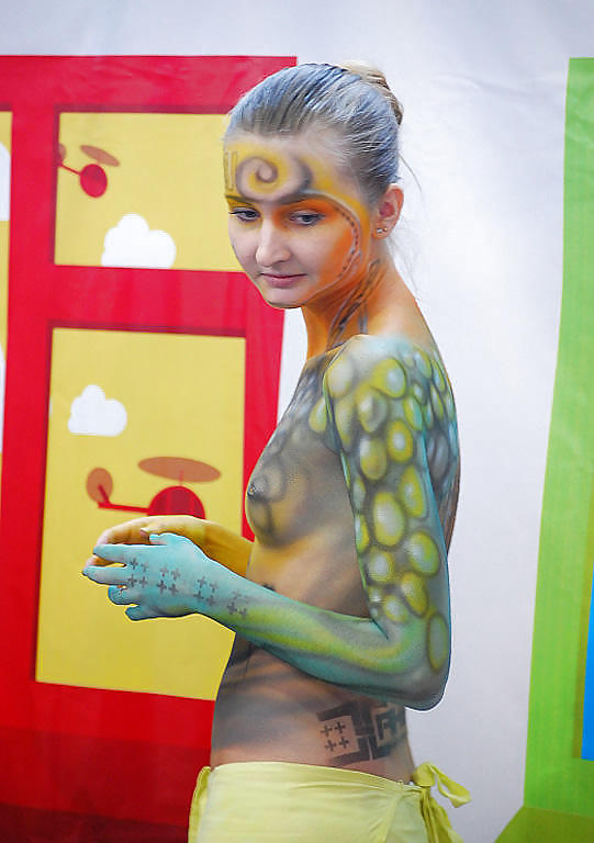 XXX Beach Body Painting