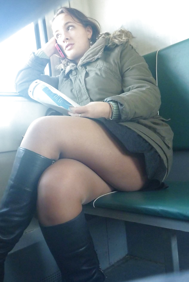 XXX sitting upskirt in train en legs en sleeping