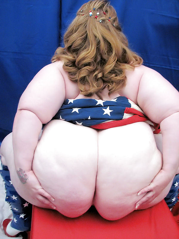 XXX Redhead SSBBW showing her patriotism and her huge ass.