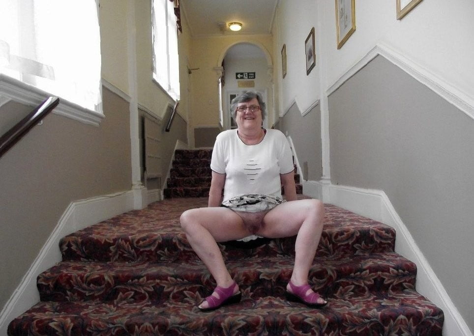 UK granny loves exposing herself - 35 Photos 