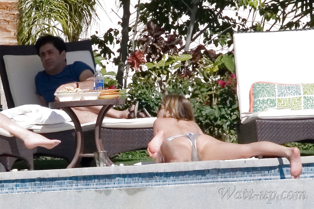 Aniston Jennifer Nude Sunbathing