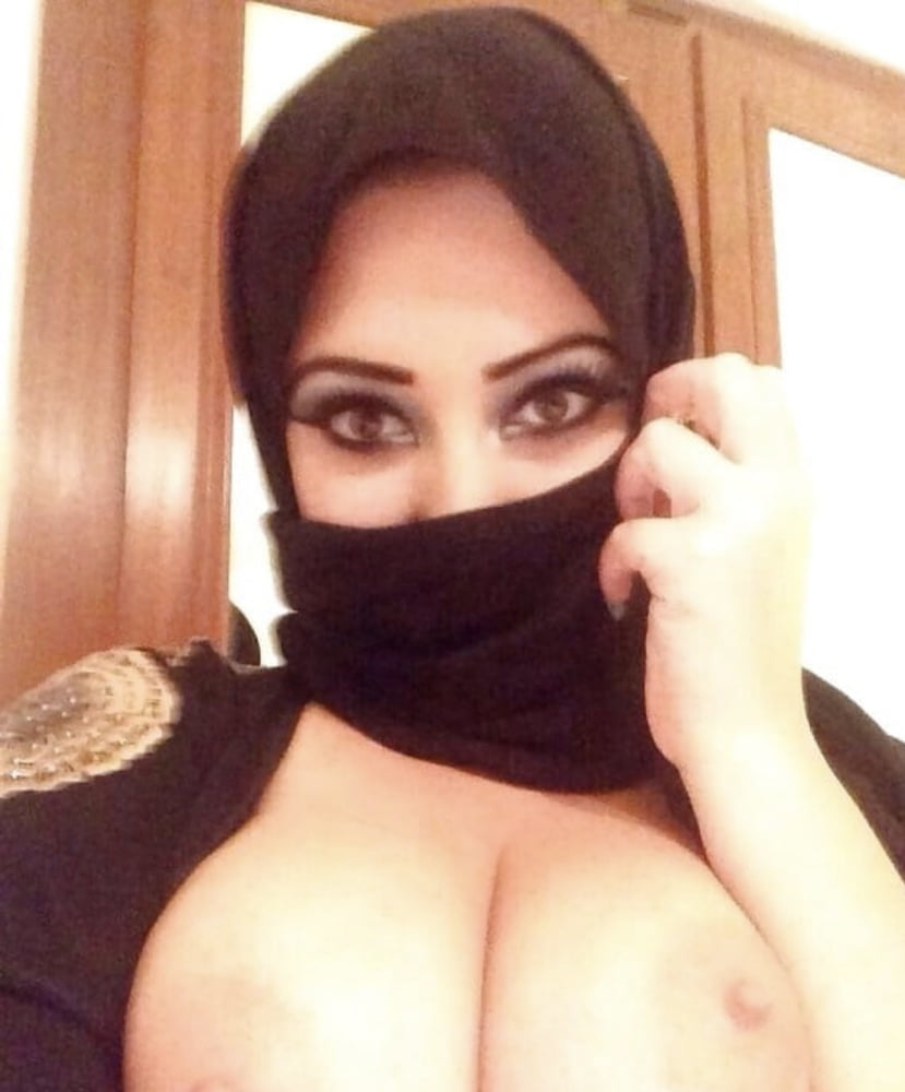 XXX Arab hijab ass