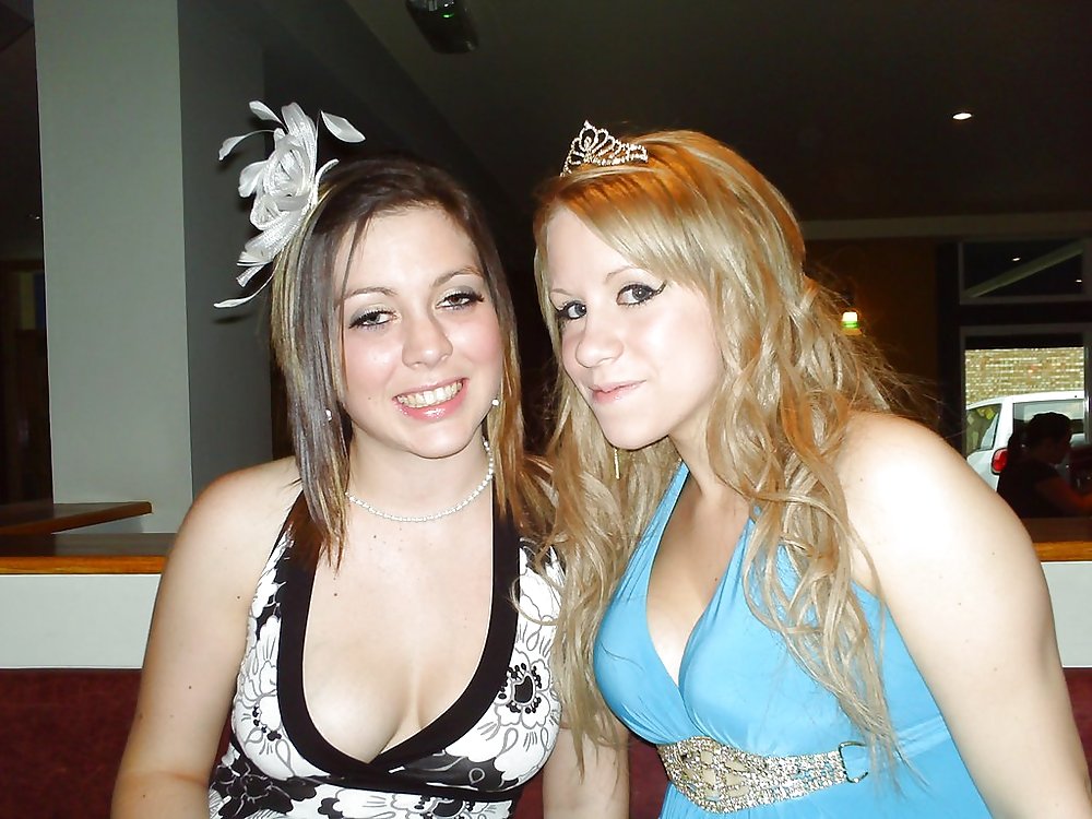 XXX Teen cleavage