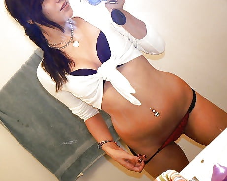 XXX Cute teen showing off her boobs and pussy