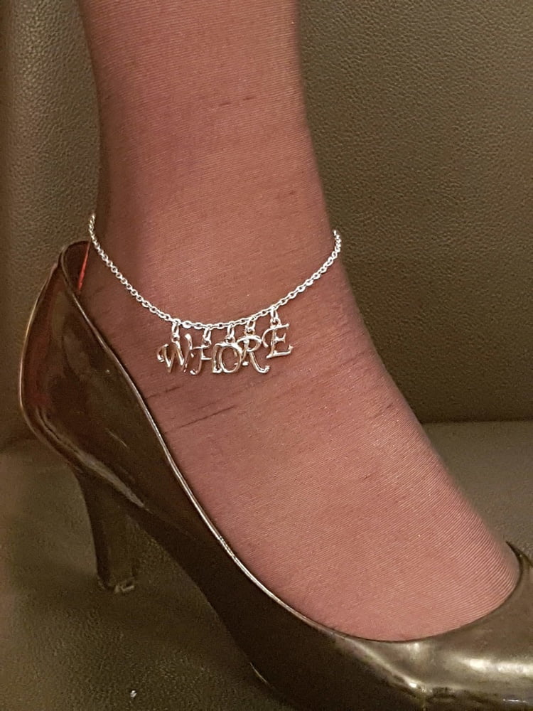 Anklets - 20 Photos 