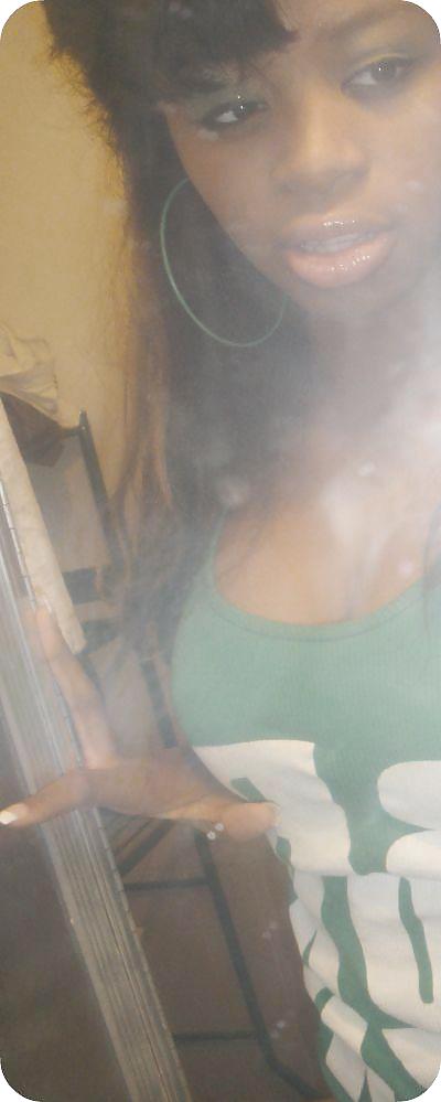 XXX Chienne noire en selfshot