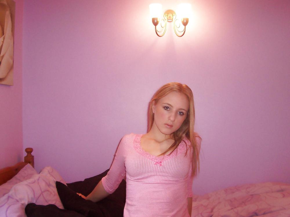 XXX Amateur Teen Blonde in Bedroom
