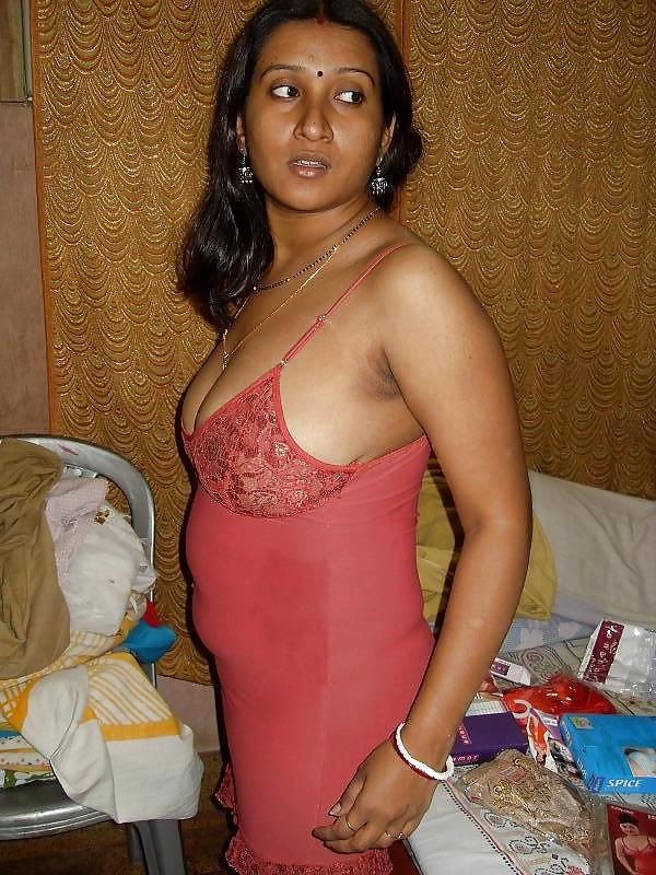 XXX Indian Busty House Wife