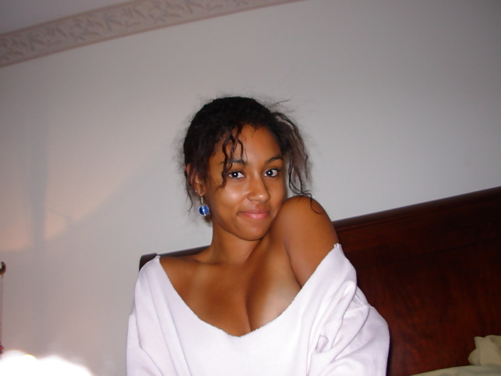 XXX Sweet Looking Ebony Teen