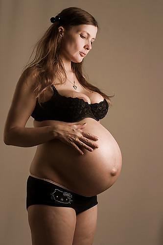 XXX pregnant amateur babes