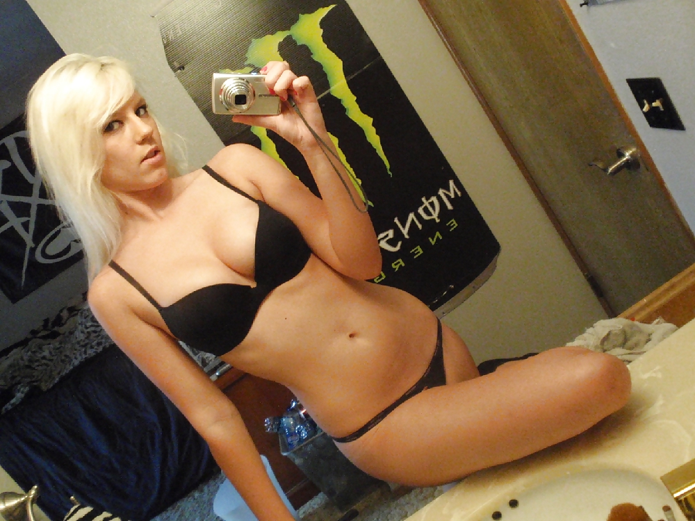 XXX blondy selfshot