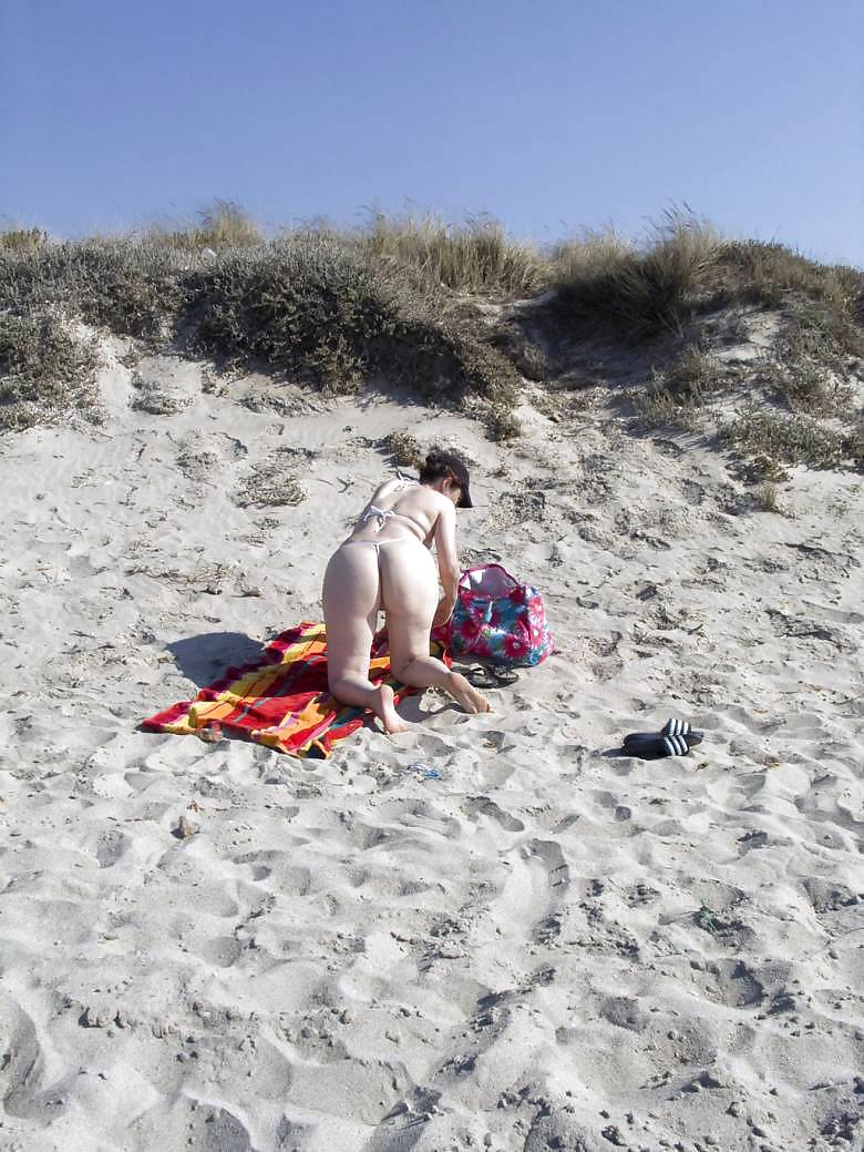 XXX Milf Woman - Big aNd White Ass - On the Beach