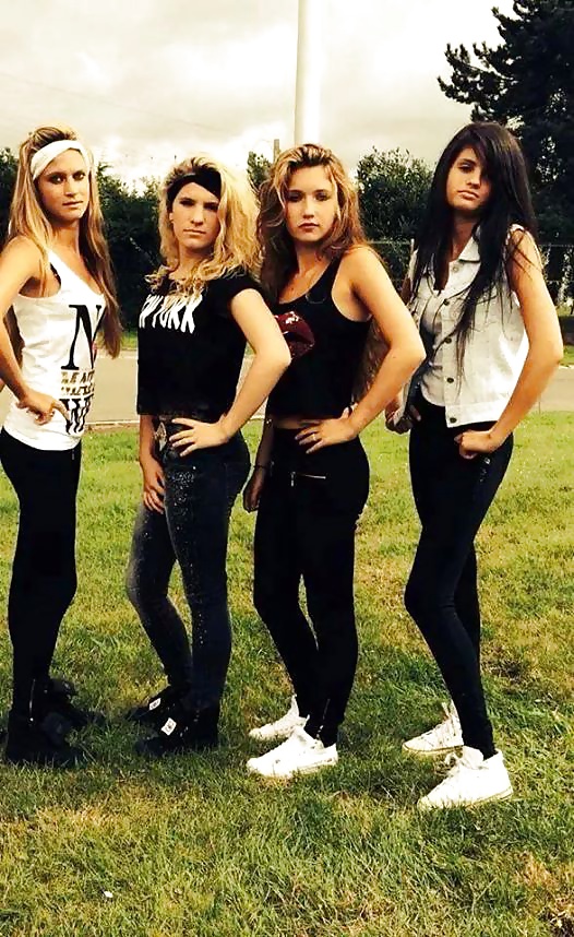 XXX Mention Speciale: Depucelee par tous les trous