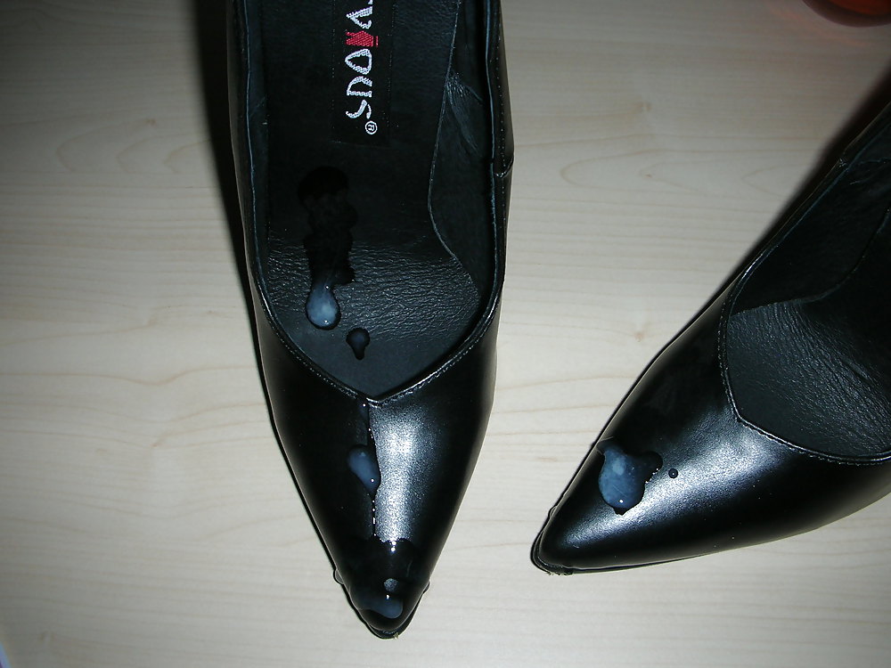 XXX wife cum over her black 16 cm metal spiked heels