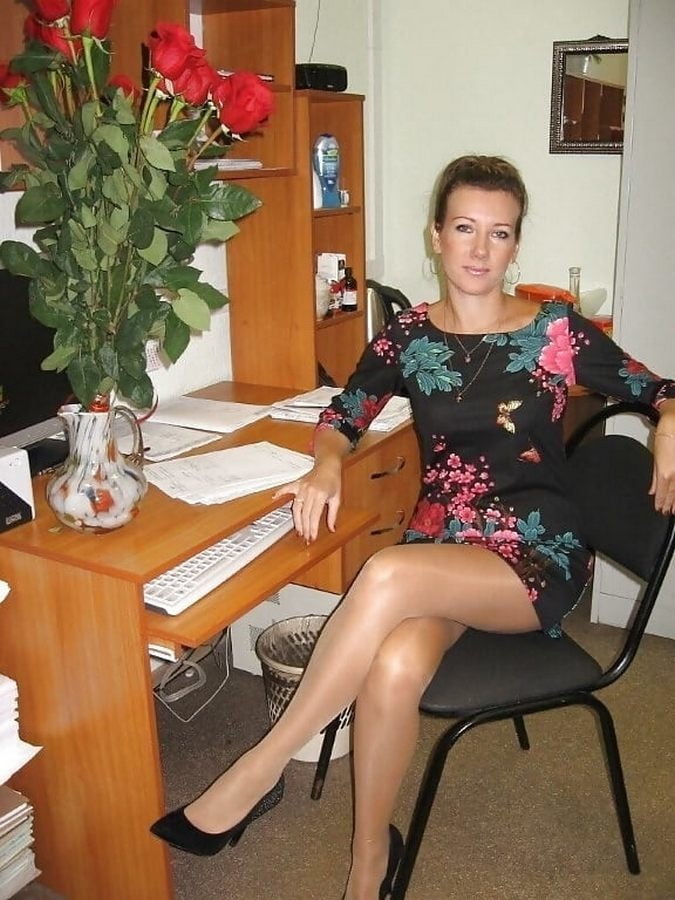 Workplace Pantyhose - Real Life Cunts in Pantyhose- 48 Photos 