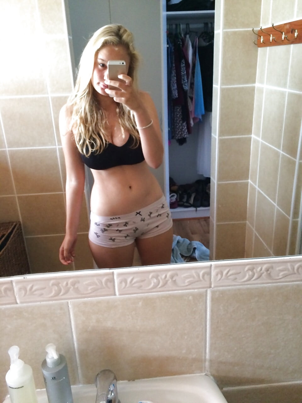 XXX Hot Teen With Perfect Tits and Ass