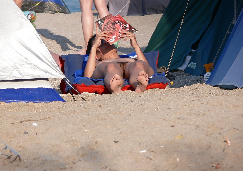 XXX Nude beach reading