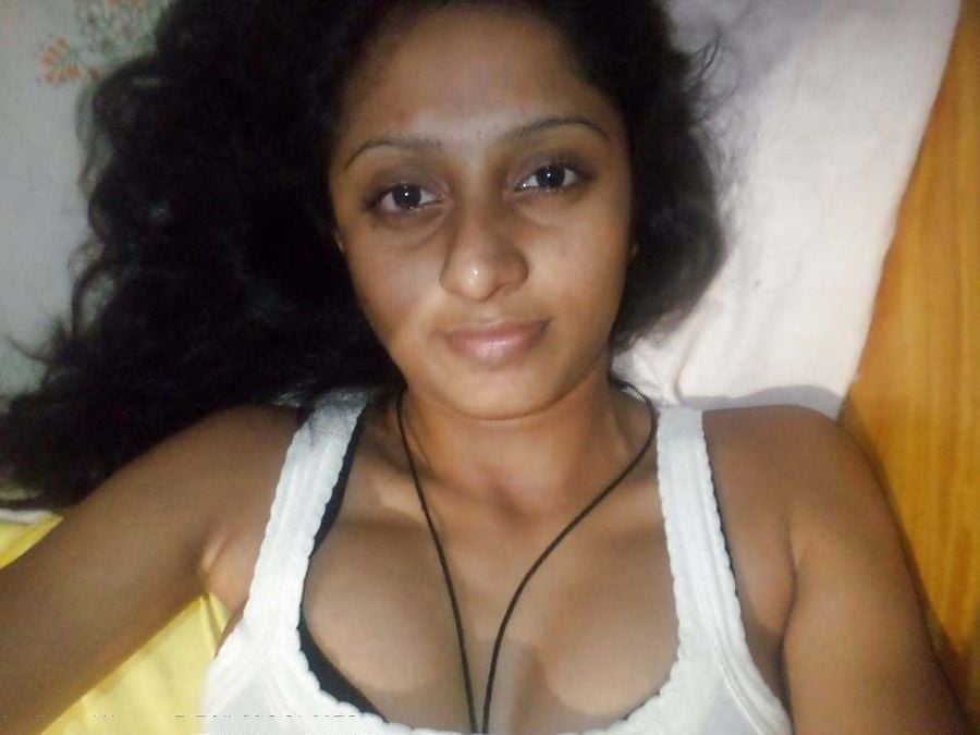 XXX Indian skinny girl showing her small tits and shaved pussy
