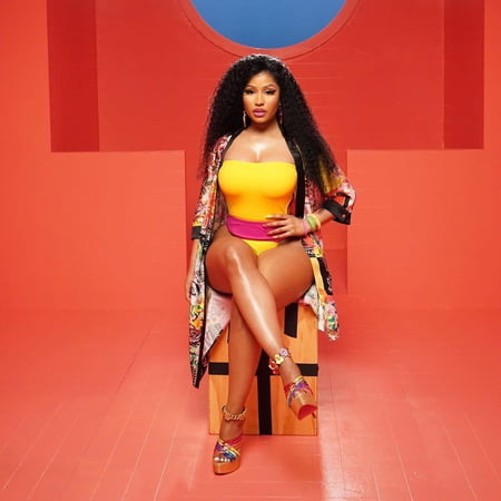 nicki minaj legs feet         