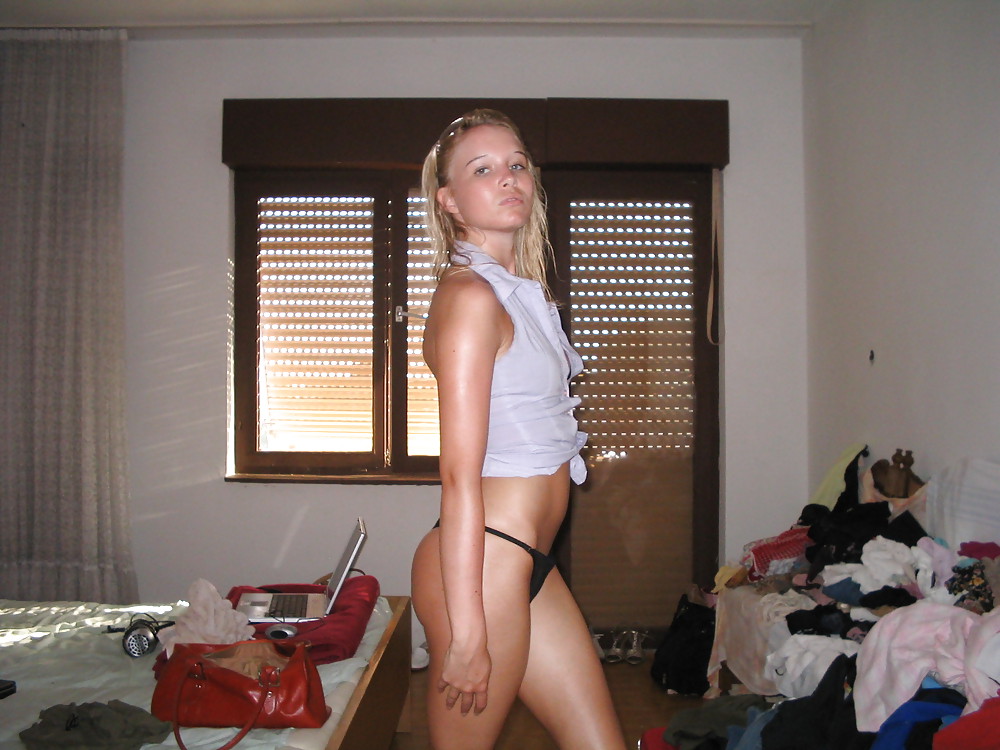 XXX Blondes girl posing