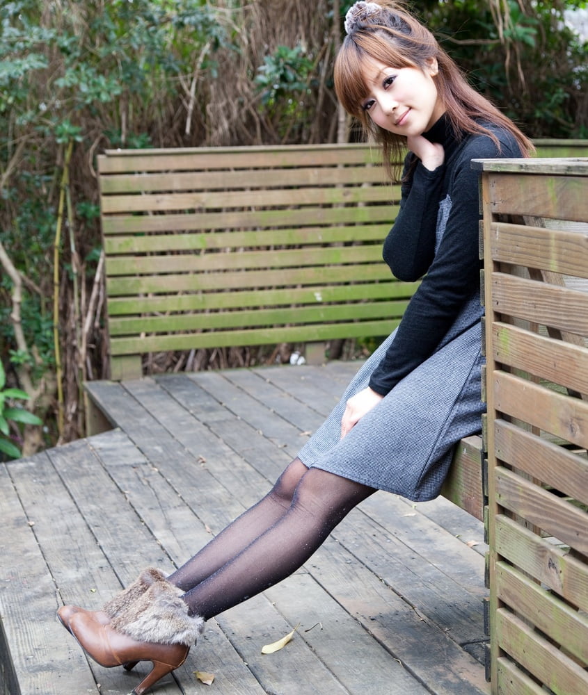 Chinese Wife in Pantyhose - 27 Pics 