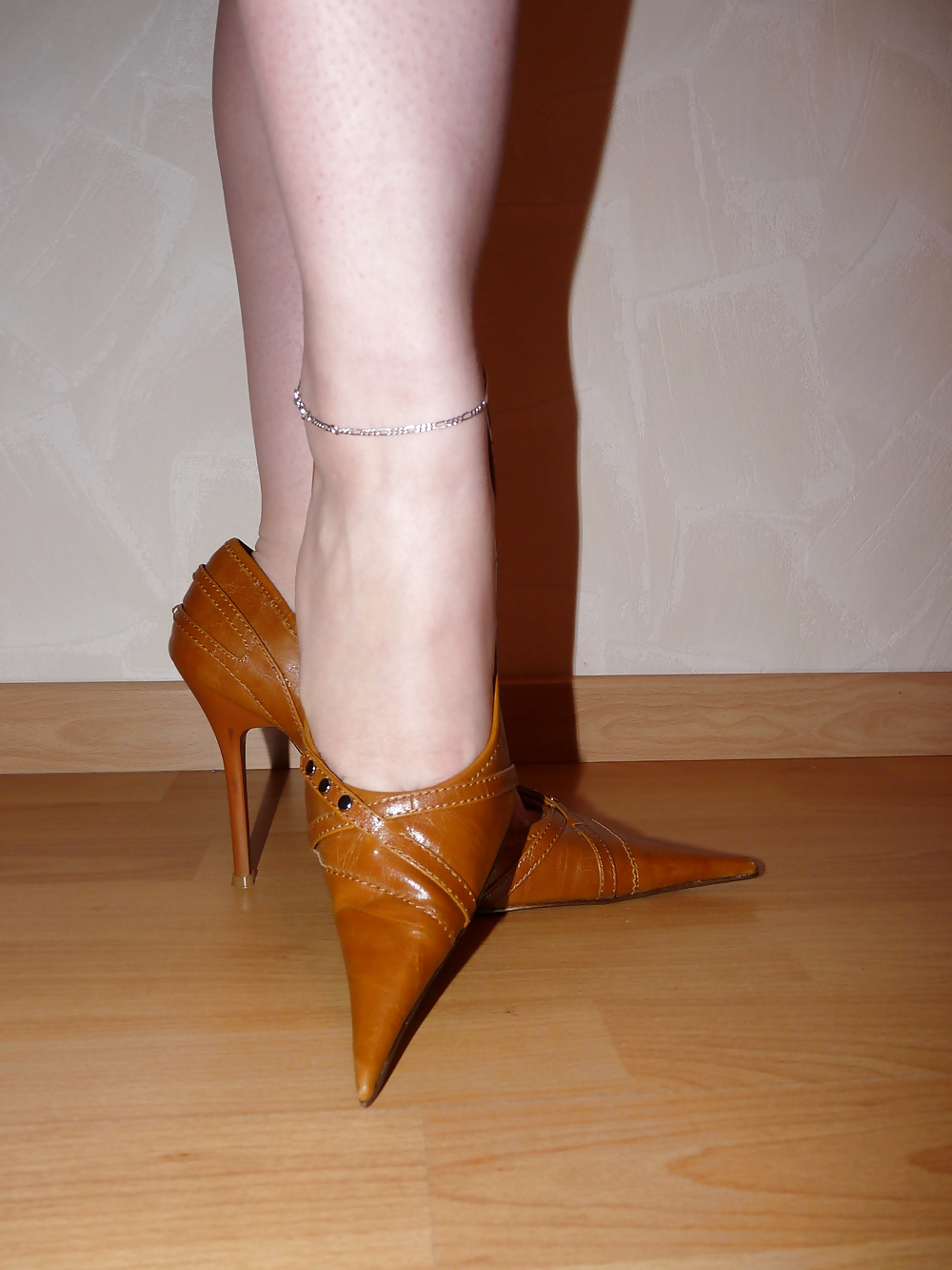 XXX wifes mega pointed shoe heels nylon pantyhose