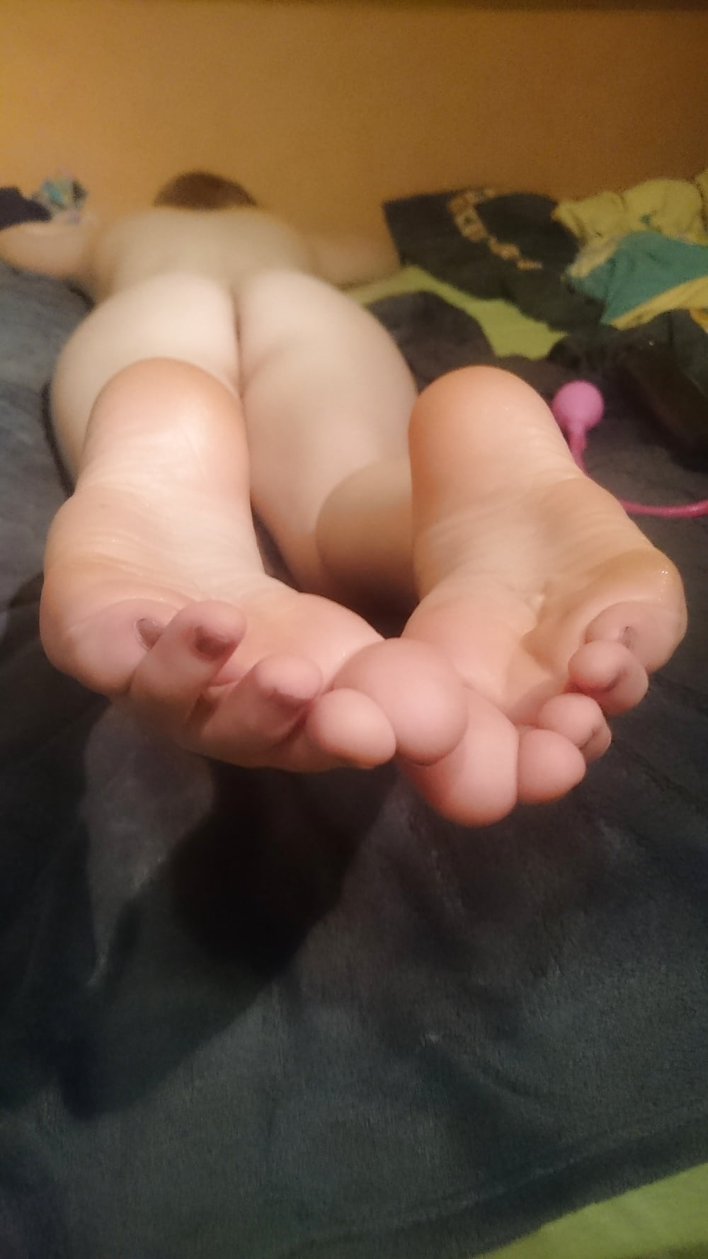 XXX Her feet and pumped pussy