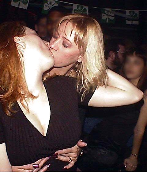XXX Random Girls kissing Girls