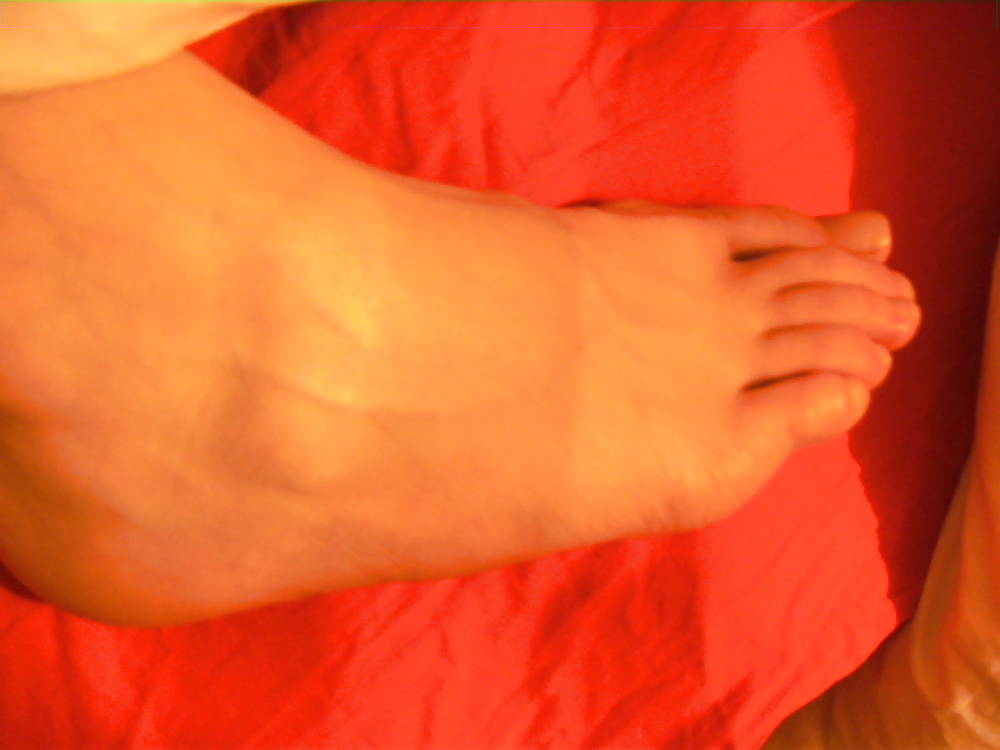 XXX BB 's Feet 2012 - Foot Model with long toes, slender feet