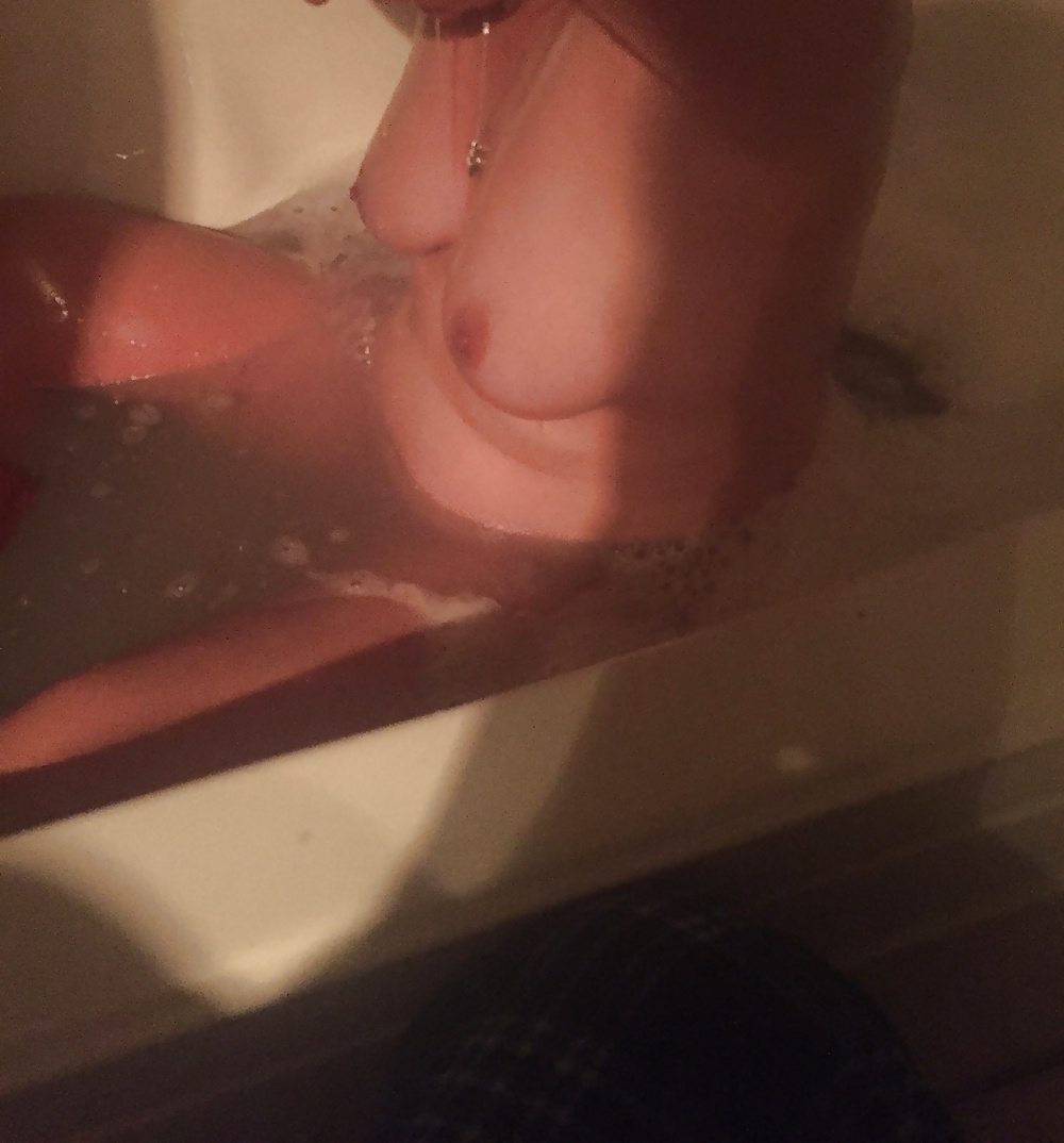 XXX Girlfriend naked - please comment