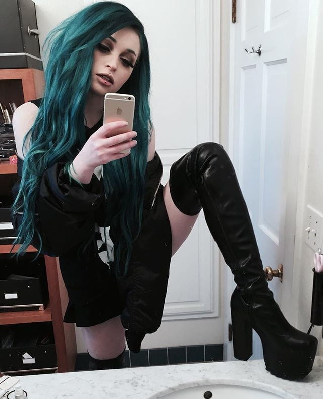 HNNGGG MORE ART HOES photo #325183225