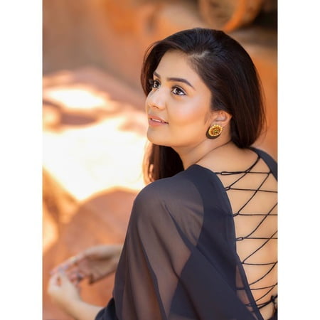 Sreemukhi - 9 Pics | xHamster