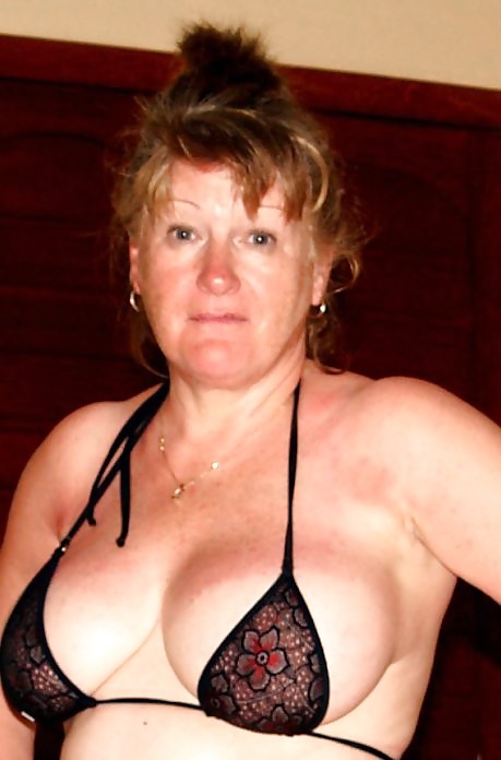 XXX UK Amateur  Busty Mature