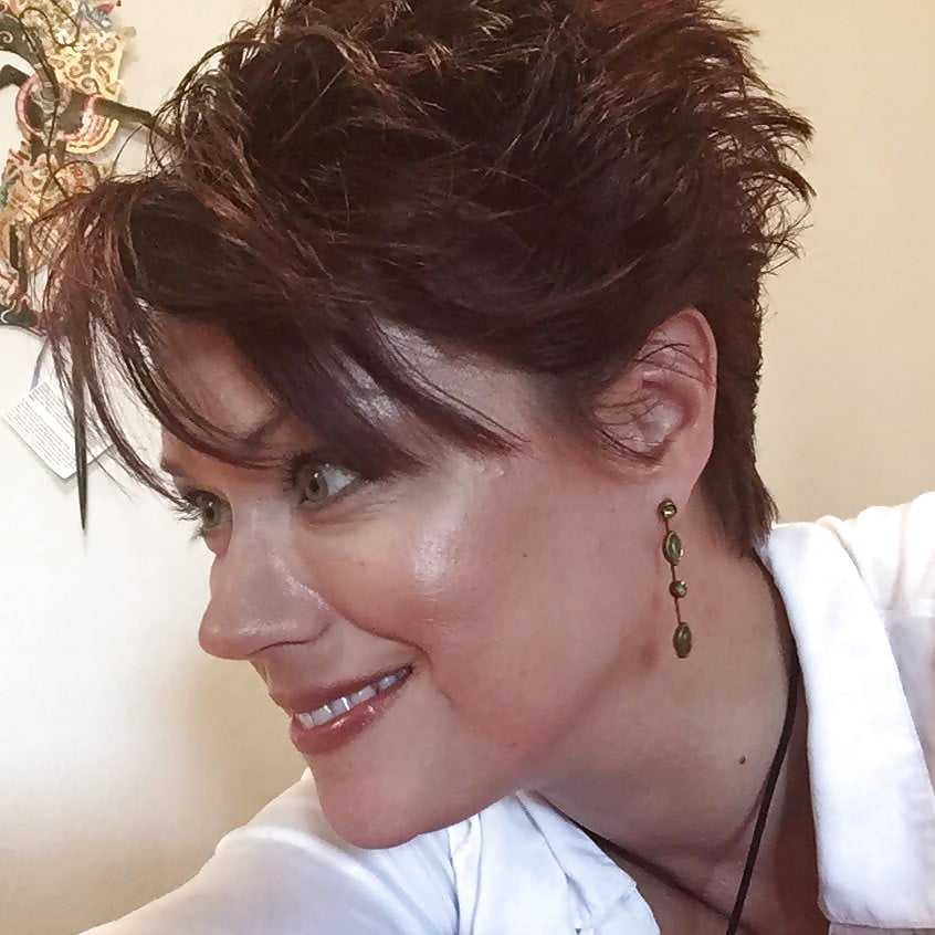 XXX Facebook short haired hotties P3