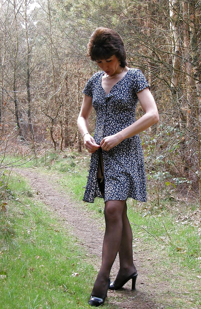 XXX Amateur mature lady takes a walk in the woods.