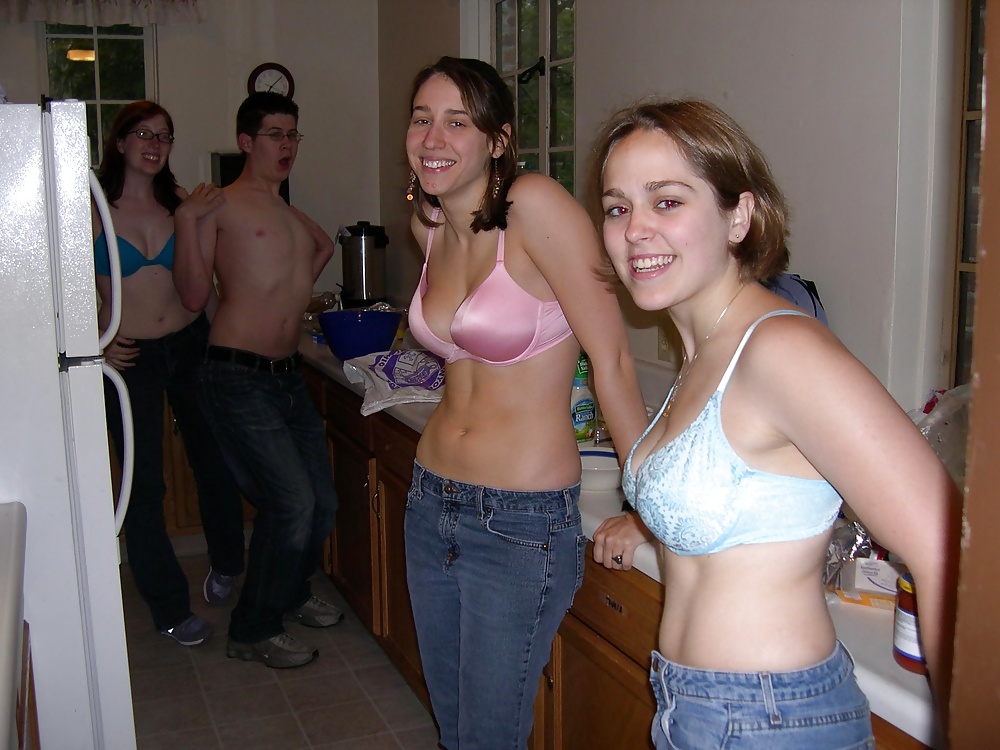 girls-flashing-bras-teen-age-girl-poop
