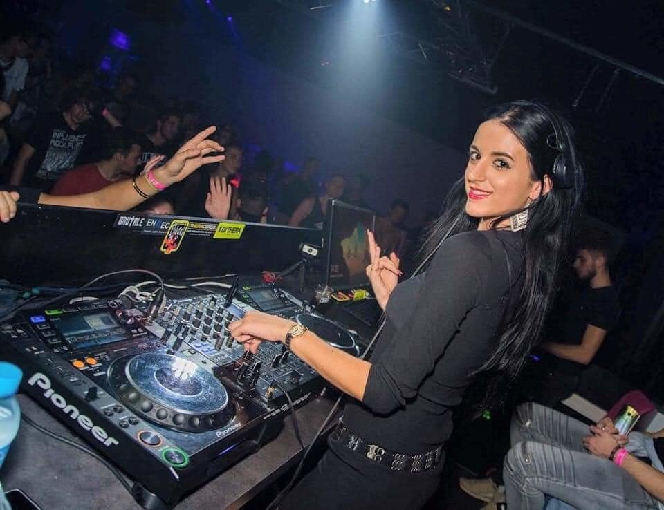 Sexiest female djs on the planet. 