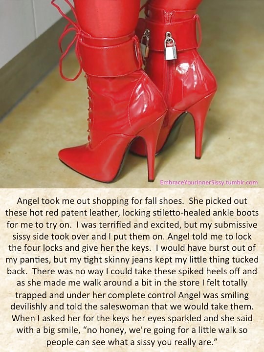 Sissy heels. Туфли caption. Туфли на замках Сисси. Сисси туфли с замочком. Туфли Walking caption.