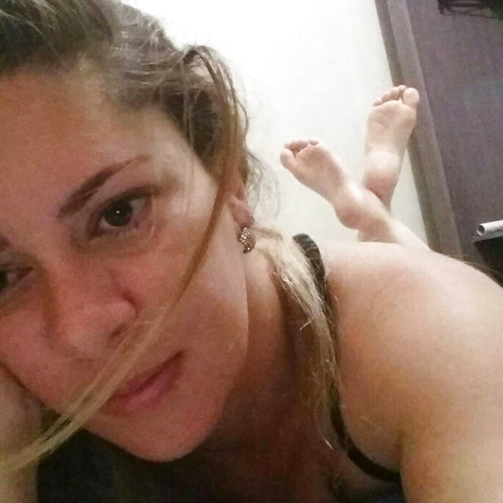 XXX selfshot girls feet pose!!!