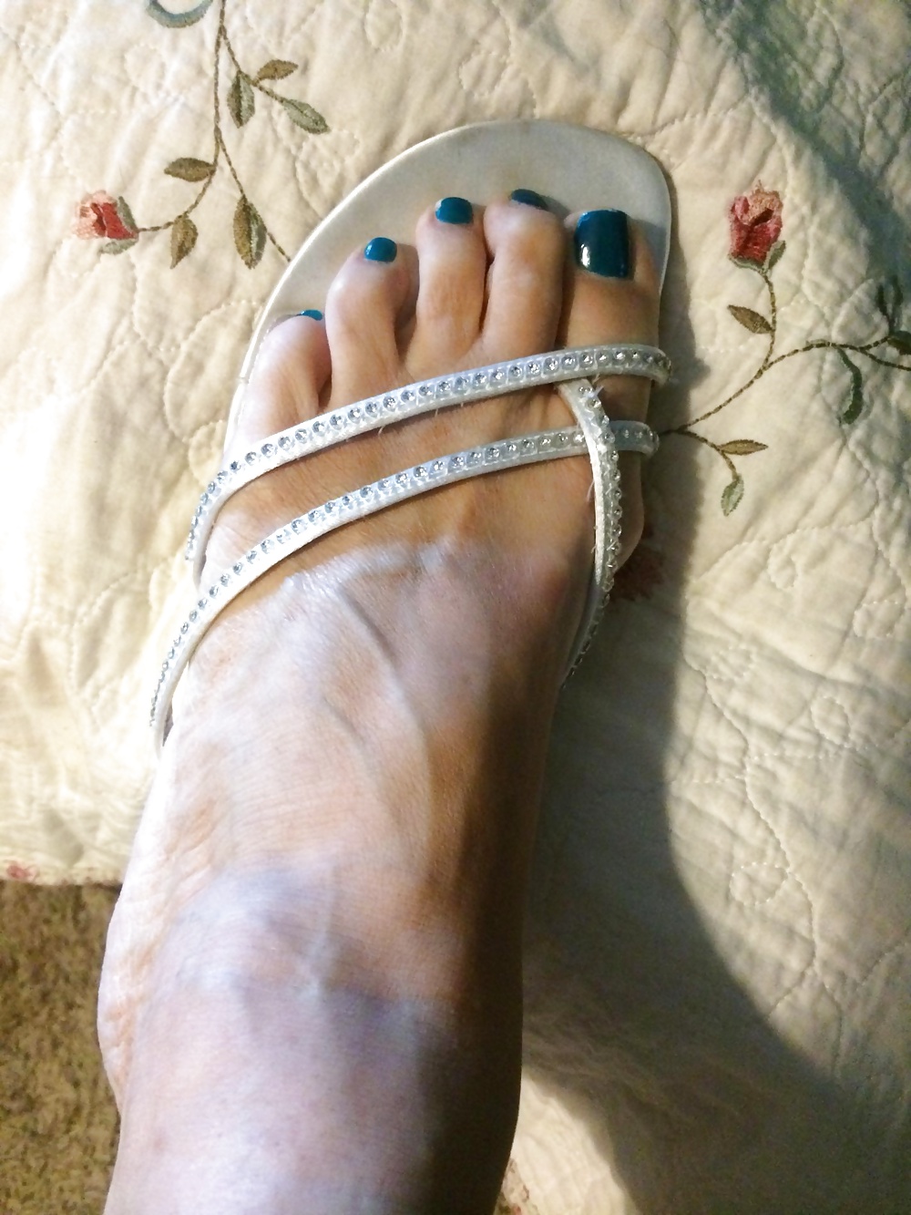 XXX wifes toes in pink and blue